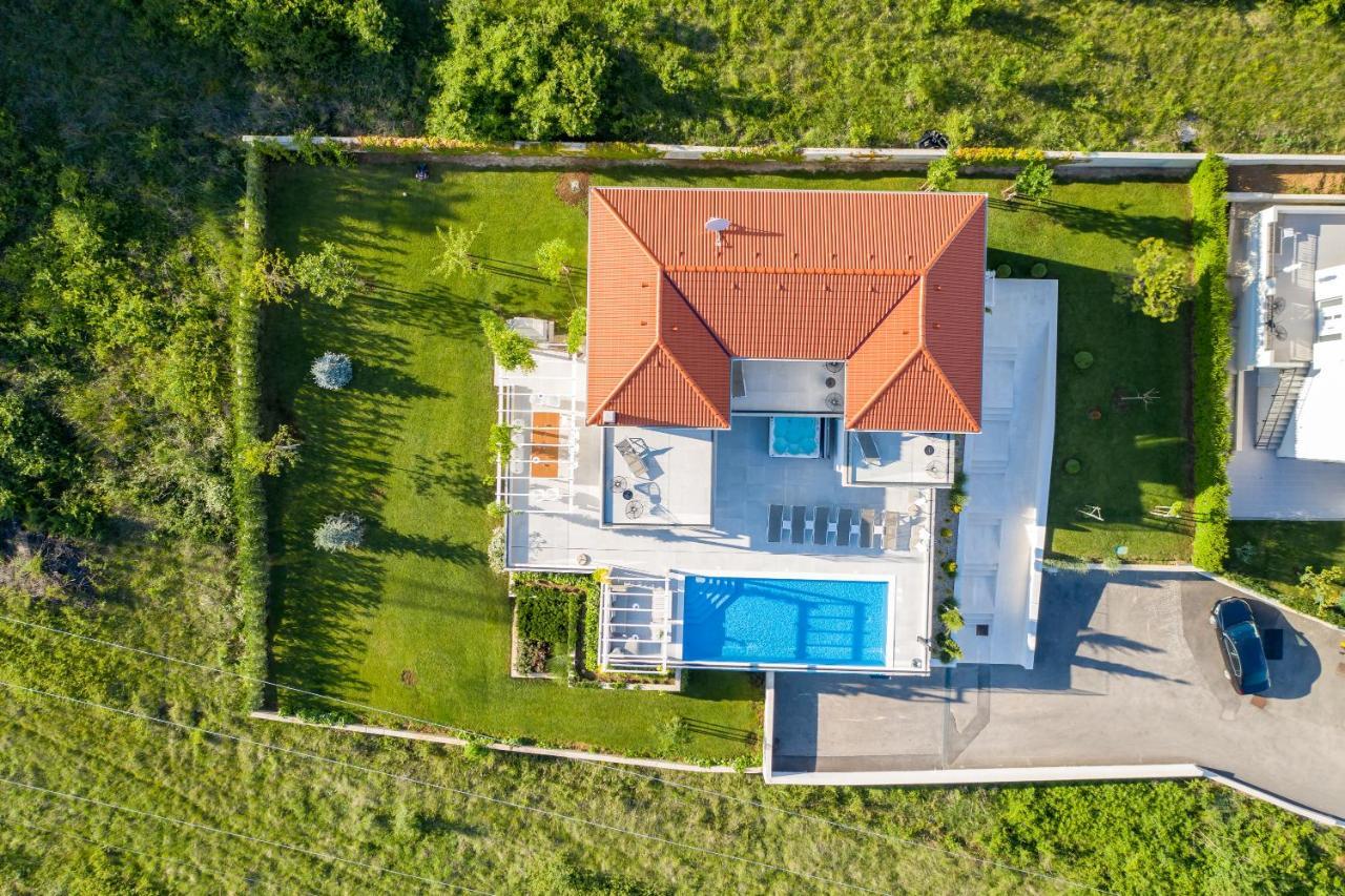 Villa Elegance Sinj Ngoại thất bức ảnh